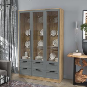 Шкаф трехстворчатый распашной Тренд Концепт КТ-ШВ3 с витриной дуб золотой-серый в интерьере