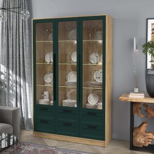 Шкаф трехстворчатый распашной Тренд Концепт КТ-ШВ3 с витриной с подсветкой дуб золотой-изумруд в интерьере